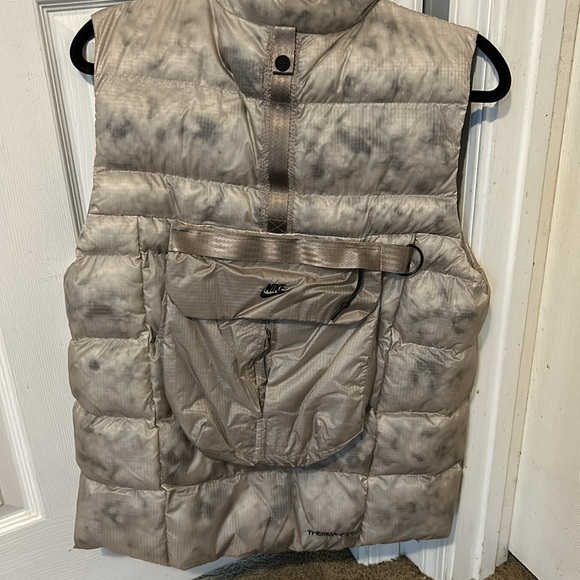 Nike Tech Pack Therma-Fit Gray Bubble Puffer Vest DN2817-087Size Small - Picture 3 of 5